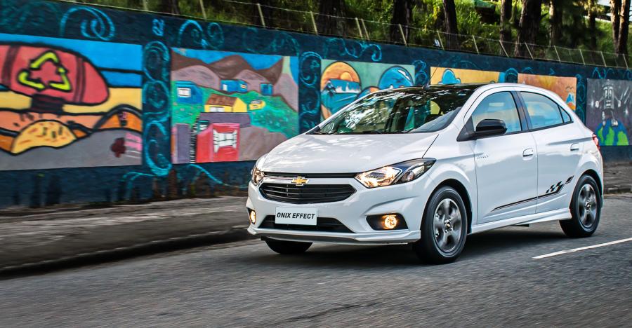  Chevrolet Onix Effect 2017 года  (фото 4 из 13)